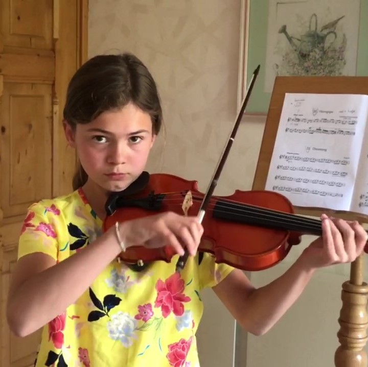 Julia vertelt waarom ze viool speelt